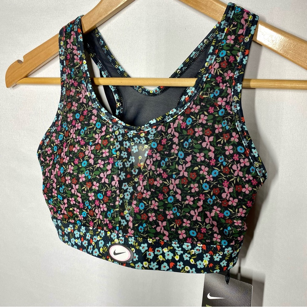 NWT Nike Swoosh Padded Sports Bra in Colorful Floral/Flowers. Classic Style. XS